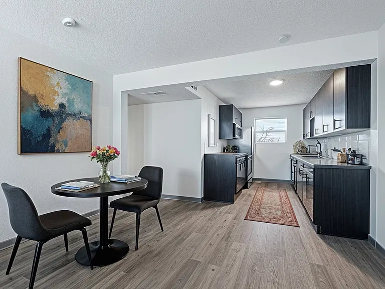The Canvas Apartments - Kitchen & Dining