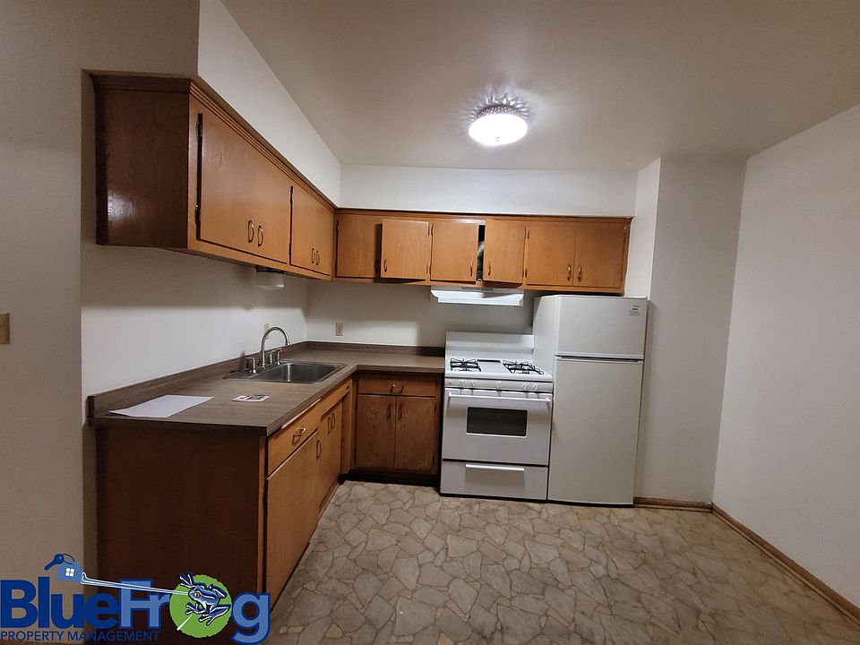 2nd image of 210 N Summit St #10927261
