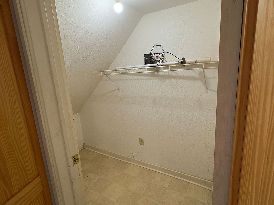 Pantry/coat closet
