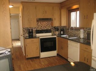 11 Hearthstone Dr, Bethel, CT 06801