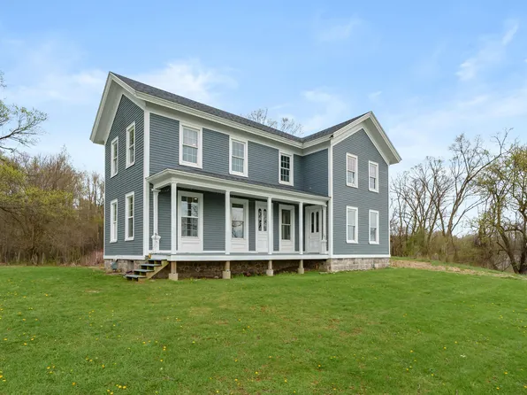 135 Golfview Dr, Plainwell, MI 49080
