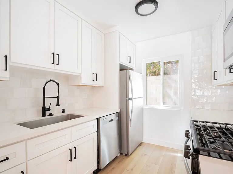 748 N Hudson LLC — Photo 8