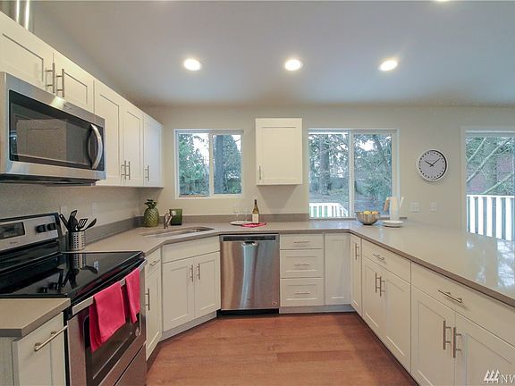 4th image of 715 212th Pl SW