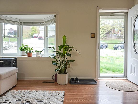 4th image of 124 E Hillview Dr
