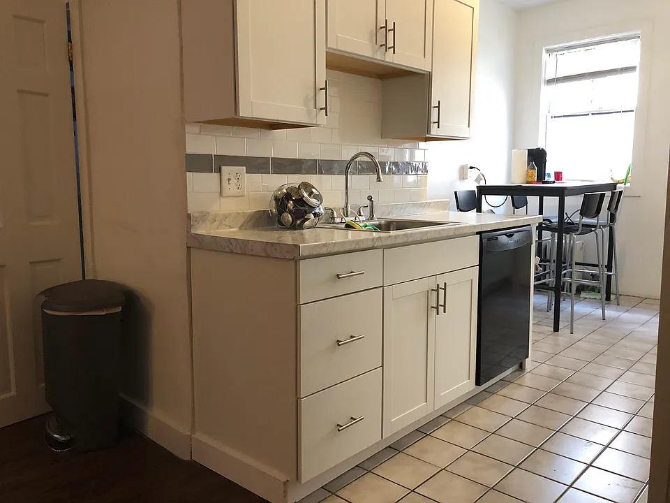 41 Cunard St #2
