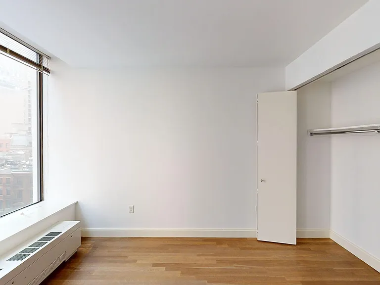 10 Hanover Square — Photo 139
