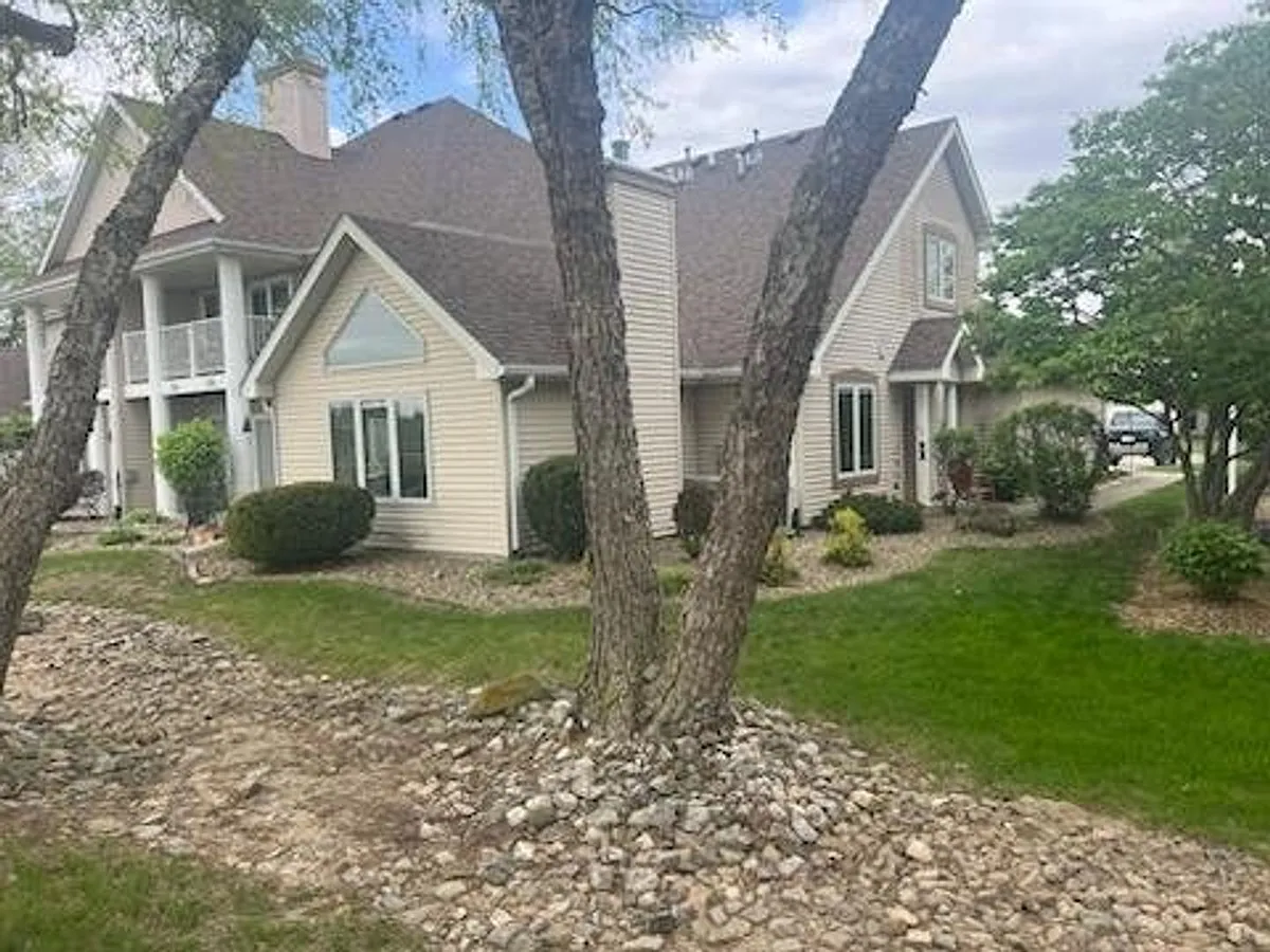 Building Photo - 612 Bos Landen Dr #5C