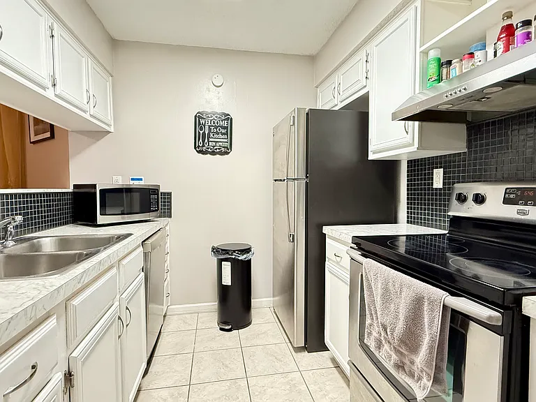 10131 Waterstone Dr — Photo 3