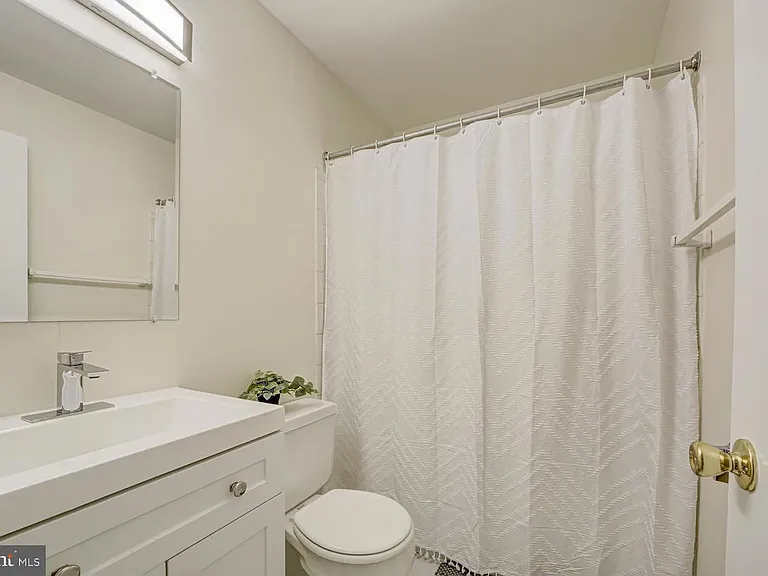 382 W Deer Park Rd — Photo 2