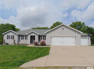 138 Oakview Rd, Carbondale, IL 62901