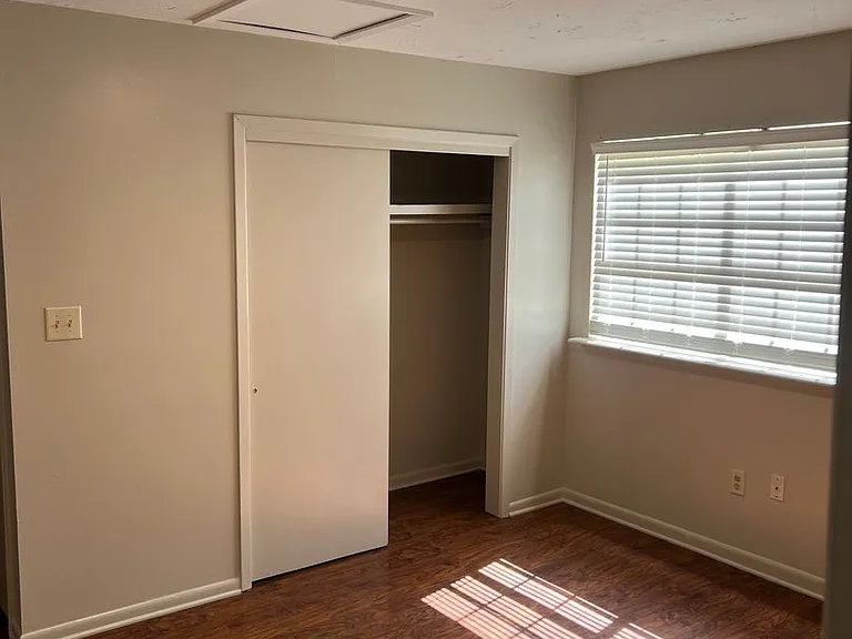 134 N Meyers Dr — Photo 10