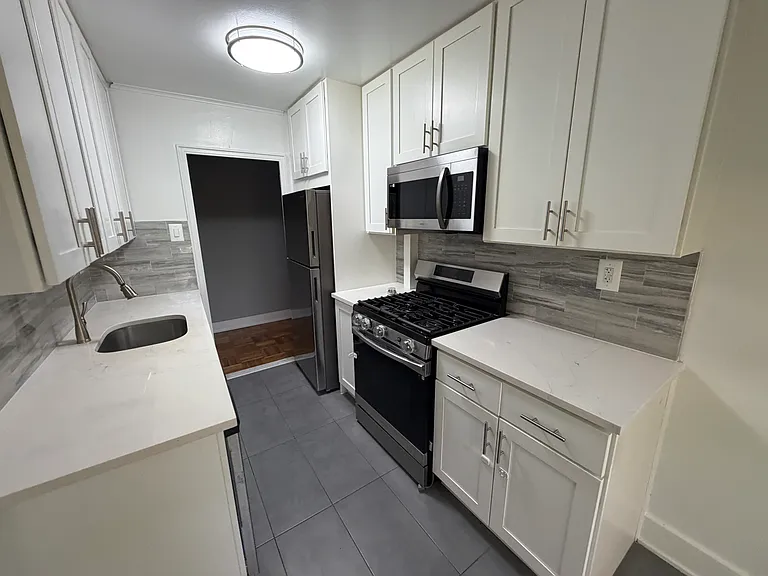 71st Cres — Photo 2
