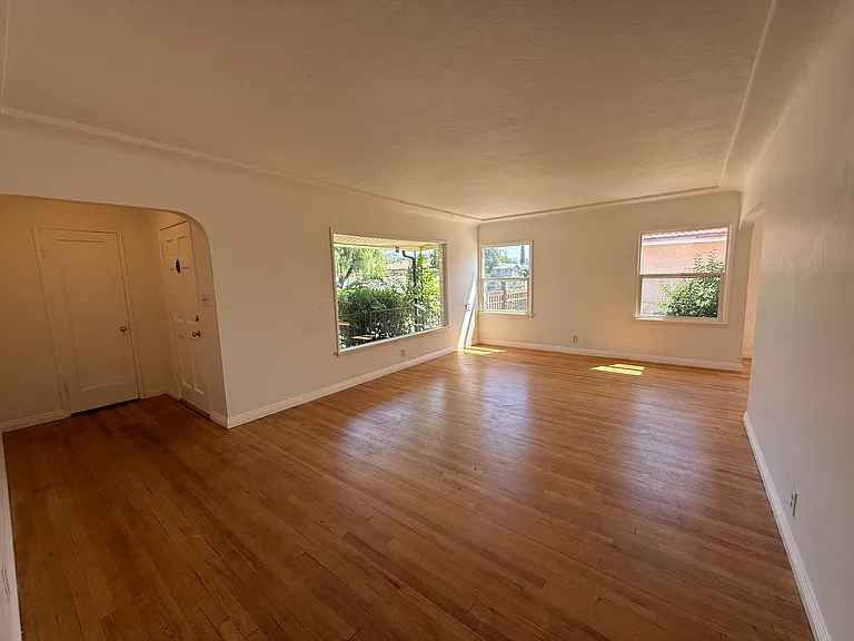 115 Irene St — Photo 3