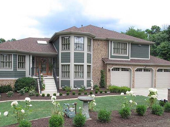 3rd image of 304 Satinwood Ln