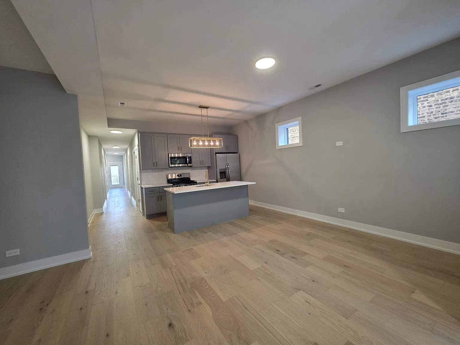 2442 W Wilson Ave — Photo 4