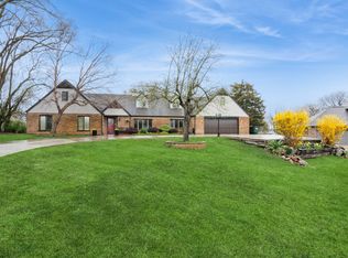 1441 Blackhawk Dr, Schaumburg, IL