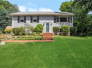 82 Beacon Ave, Jamestown, RI 02835