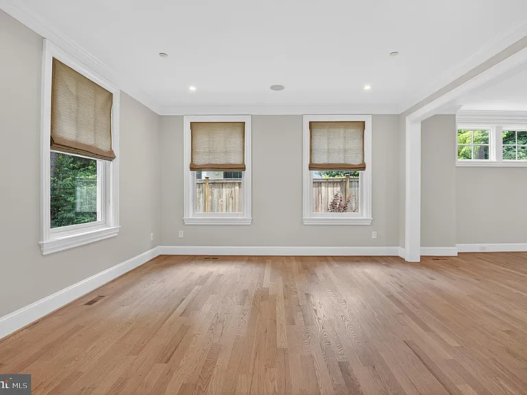 5718 Huntington Pkwy — Photo 16