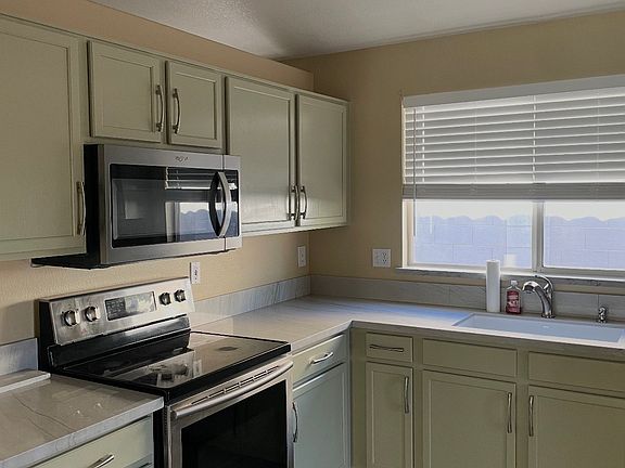 5th image of 2463 E Springfield Pl