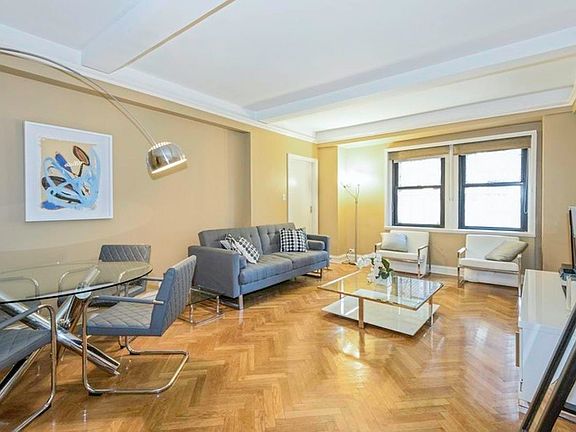 3rd image of 160 Central Park S #1160
