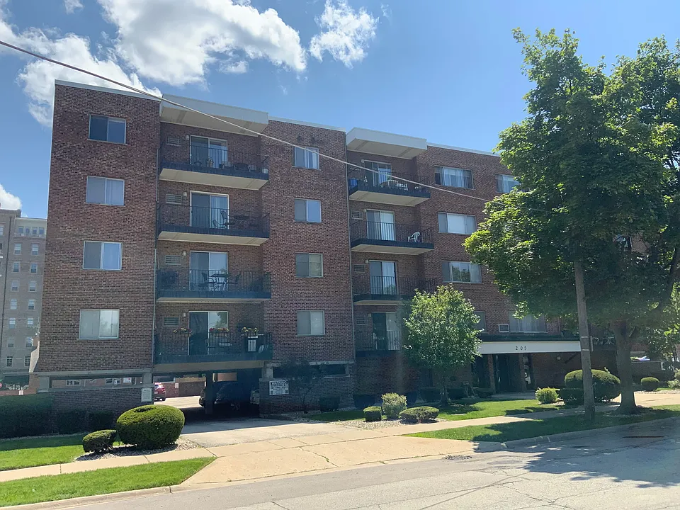 205 W Miner St #106