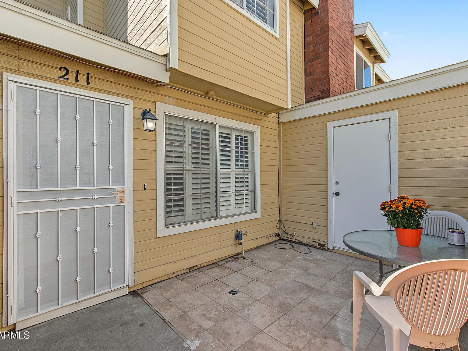 2 bed, 2.0 bath, 944 sqft, $1,750 — Photo 2