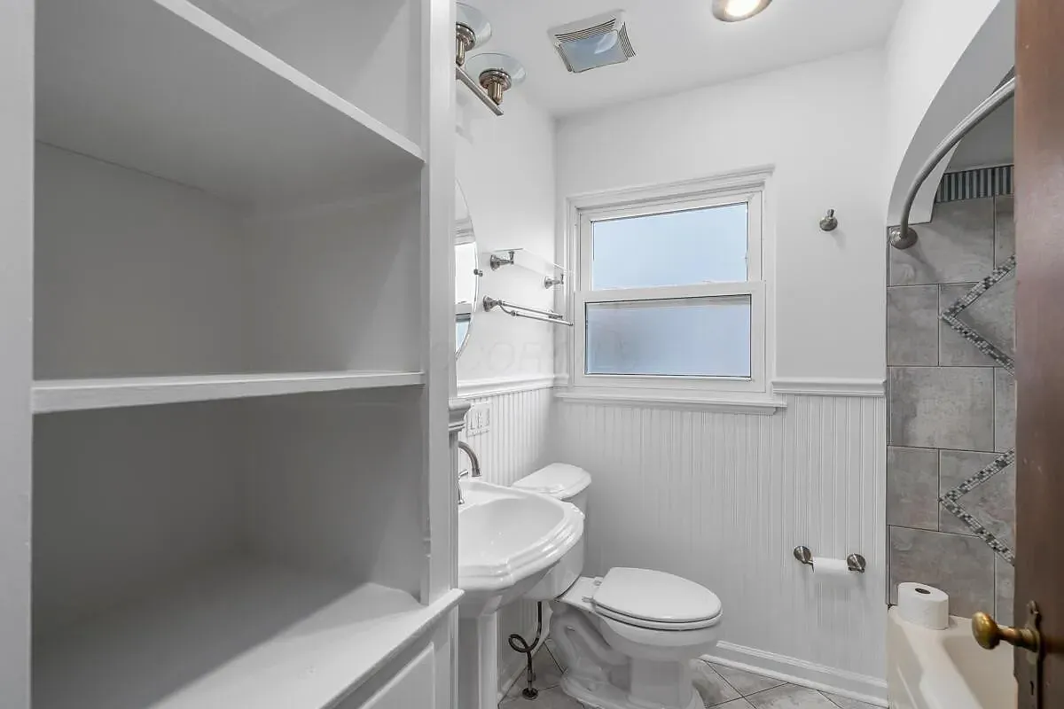 3 bed, 1664 sqft, $2,950 — Photo 2