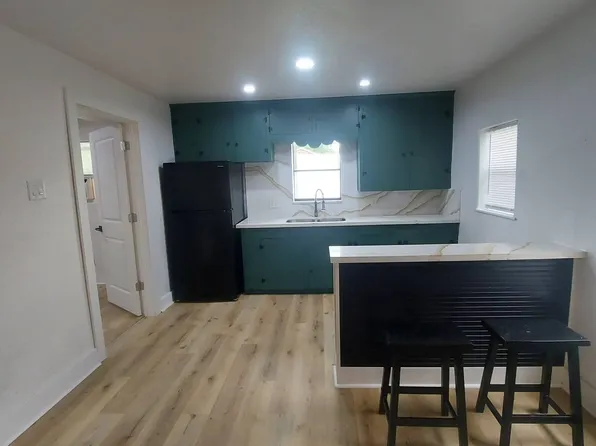 531 Coleman St, Clute, TX 77531