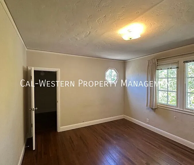 1385 Newport Ave — Photo 47