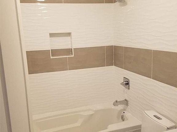 5th image of 10450 164th St Floor 1