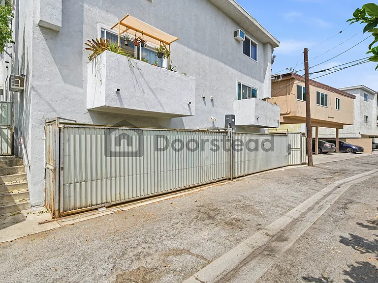 1826 S Bundy Dr #5 — Photo 24