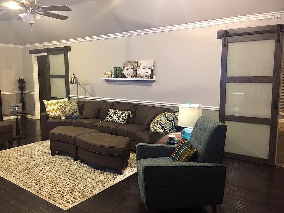 2nd image of 701 Elm St