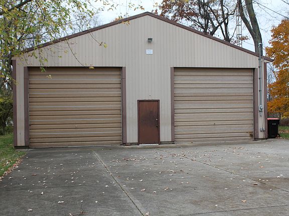 3rd image of 174 Hillcrest St