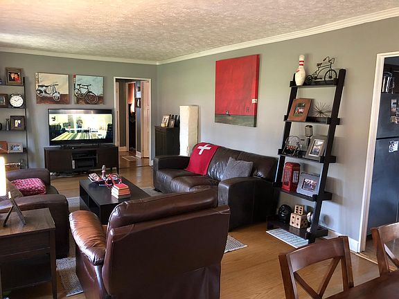 4th image of 2710 Lakeside Dr