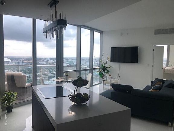 4th image of 851 NE 1st Avenue #3802