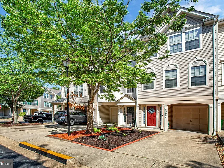 13902 Barrington Ln — Photo 3