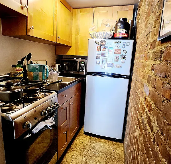 27 W 76th St #2R — Photo 3