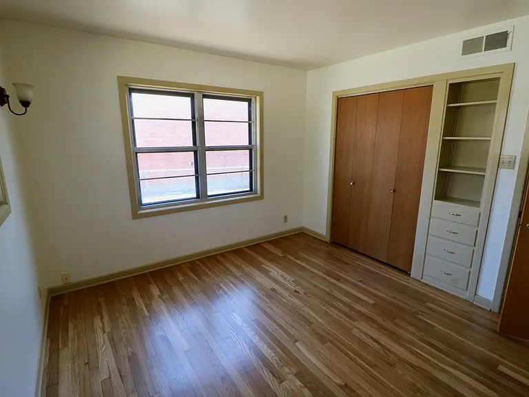 105 E Xavier Ave — Photo 6