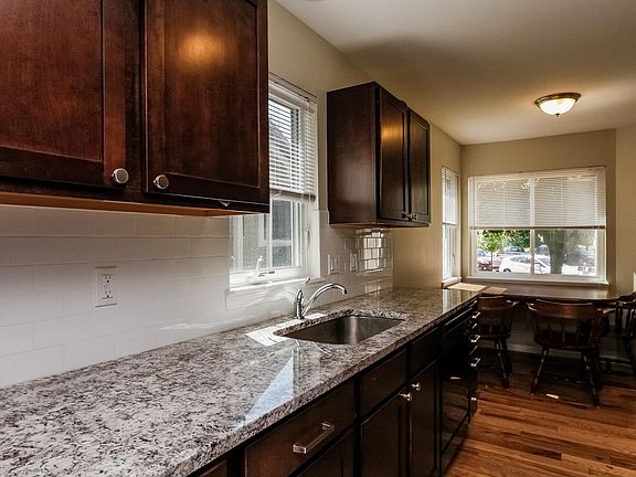 5th image of 490 Village Oaks Ct