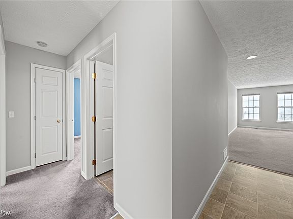 5th image of 4976 Lake Forest Dr