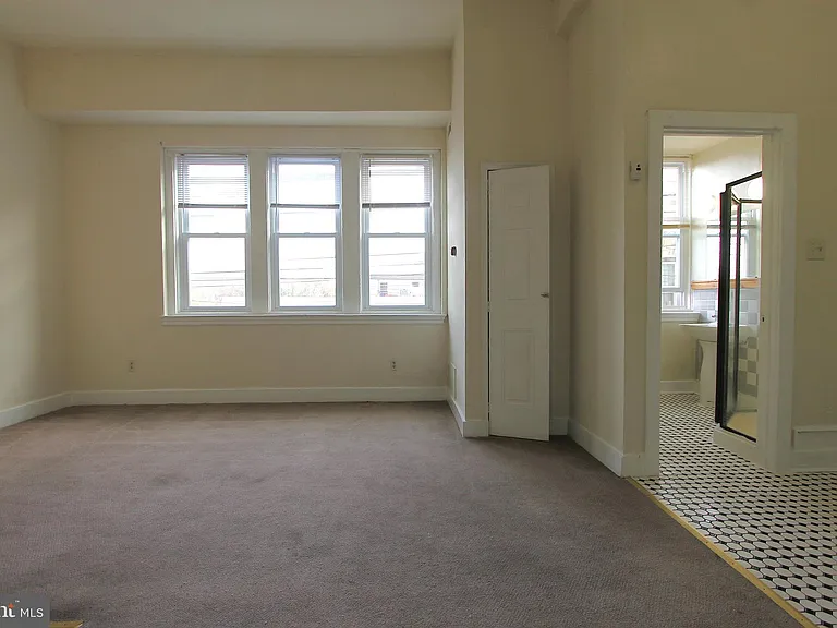 100 E Price St #1G — Photo 4