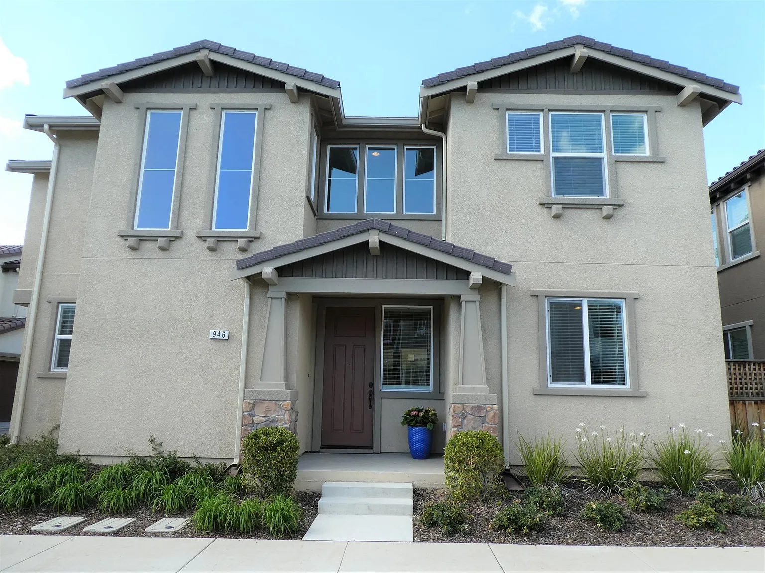 3 bed, 2.5 bath, 1762 sqft, $3,800 — Photo 1