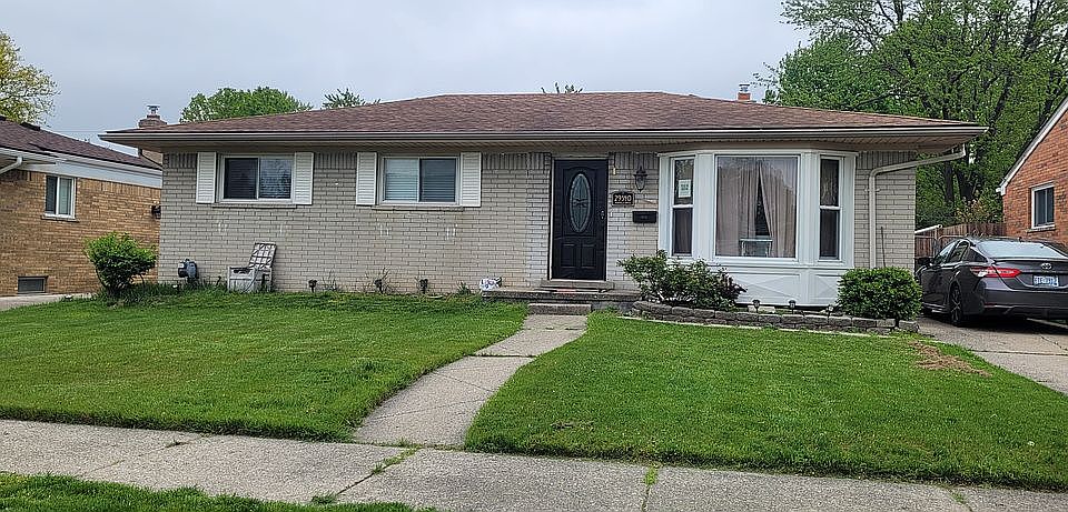 1st image of 29340 Fairfield Dr