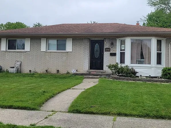 29340 Fairfield Dr, Warren, MI 48088