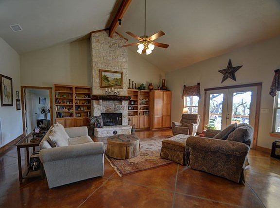 4th image of 988 Estates Dr