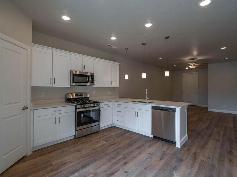 527 N 550 W — Photo 7
