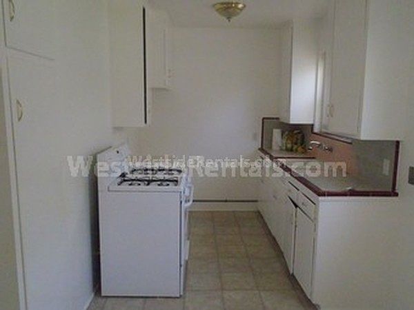 2nd image of 2472 N Buena Vista St