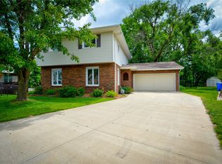 101 S Heather Hills Dr, Decatur, IL 62522