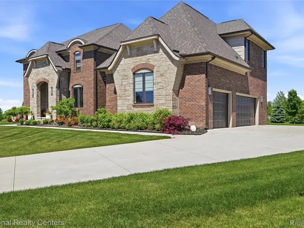 3142 Holburn Ct, Oakland, MI 48363