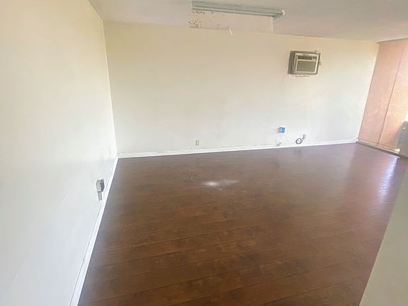 2nd image of 3516 Martin Luther King Blvd #7